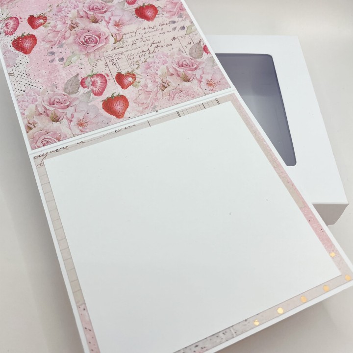 Kartka ślubna z shakerem, parą młodą i kwiatami 3D w pudełku – rękodzieło Marta Zaborowska