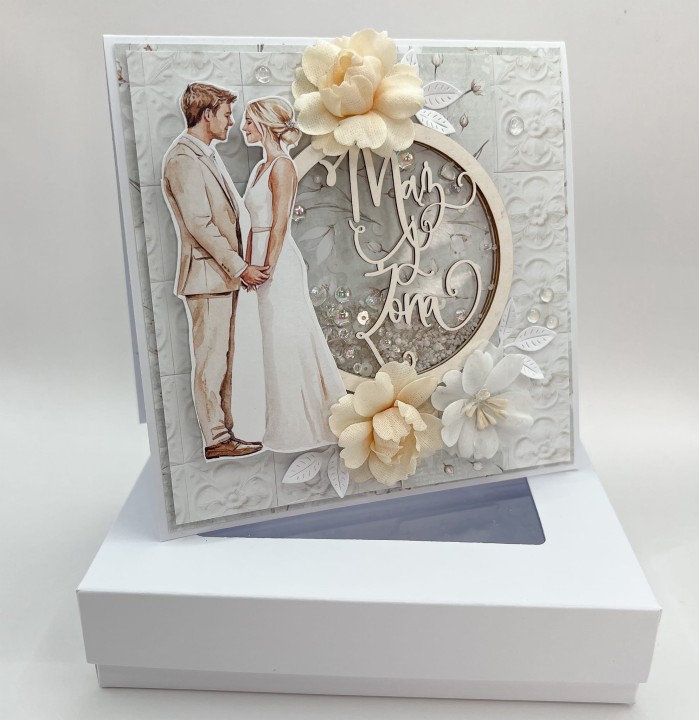 Kartka ślubna pastelowa Mąż i Żona z shakerem i kwiatami 3D w pudełku – rękodzieło Marta Zaborowska