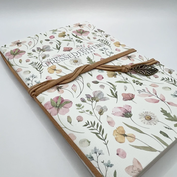 Notes w stylu retro – miękka okładka, papier o strukturze, zawieszka-listek