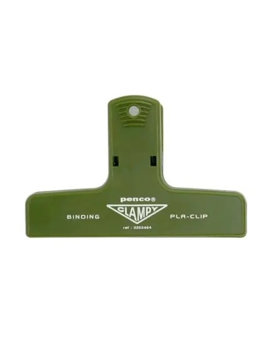 Klips PENCO Clampy Plastic Clip w kolorze khaki, wykonany z tworzywa ABS i metalu, o wymiarach 100 × 65 × 30 mm.
