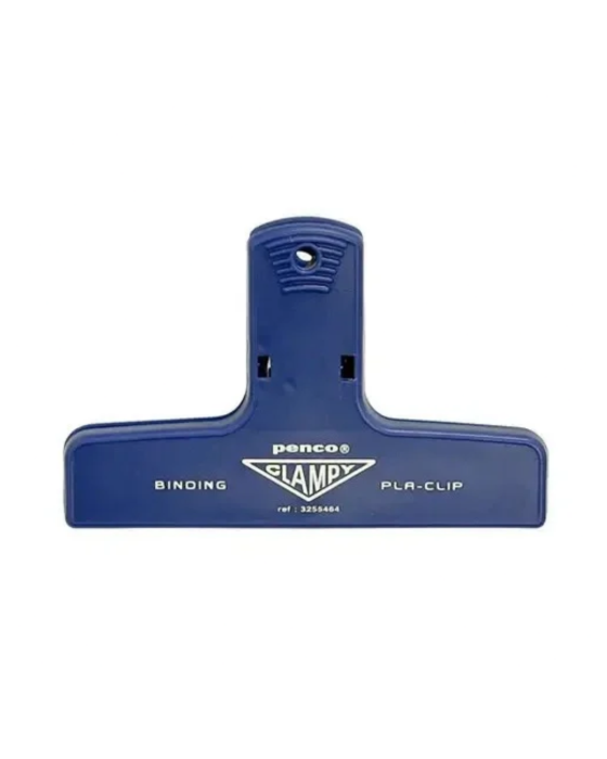 Klips PENCO Clampy Plastic Clip w kolorze granatowym, wykonany z tworzywa ABS i metalu, o wymiarach 100 × 65 × 30 mm.