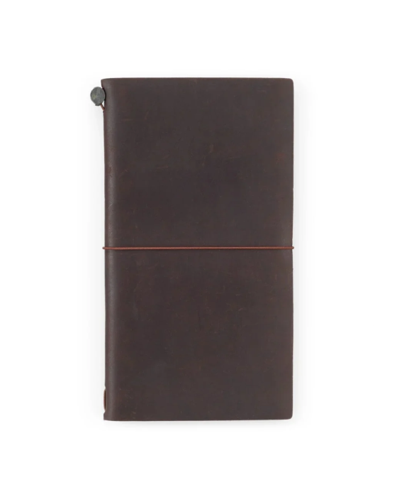 Skórzany notes TRAVELER'S notebook Regular w kolorze brzowym, z gładkim papierowym wkładem i akcesoriami.