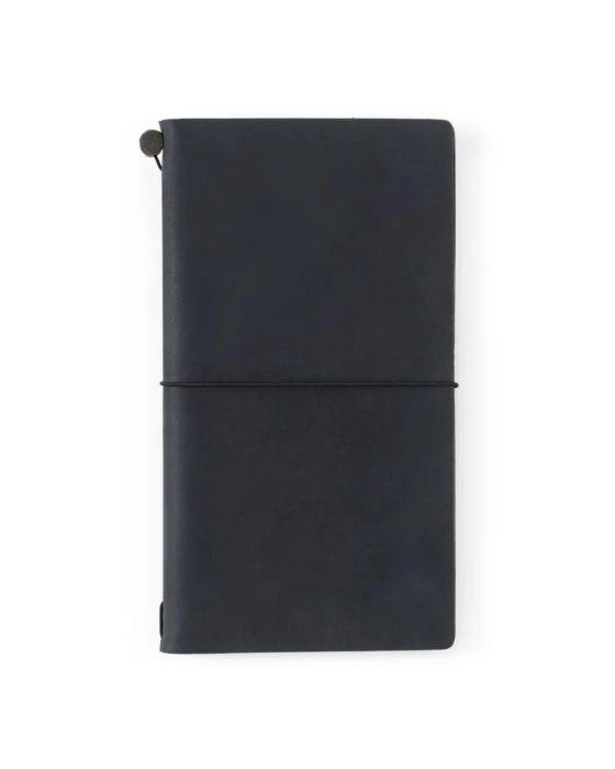 Skórzany notes TRAVELERS notebook Regular w kolorze CZARNYM, z gładkim papierowym wkładem i akcesoriami.
