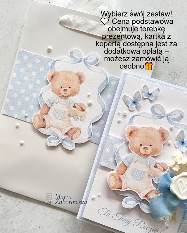 Biała torebka prezentowa na roczek dla chłopca z ręcznie przygotowaną dekoracją przedstawiającą