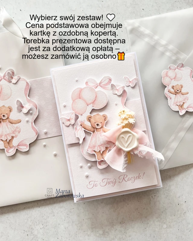 Ręcznie robiona kartka na roczek dla dziewczynki z misiem, błękitnymi balonami, suszonymi kwiatami i ozdobną kopertą