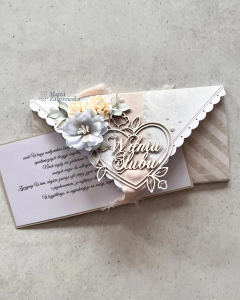 Ręcznie robiona kartka ślubna kopertówka z kwiatami i miejscem na pieniądze. Autorski projekt Craftvena, wyjątkowa pamiątka ślubu.
